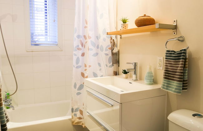 The Authentic and Charming Montrealer - Foto 27