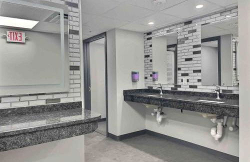 The Grizz AC Pool Sauna Gym Near Resort - Photo 37