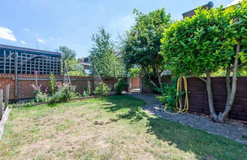Cozy 4-Bed with Garden in Trendy Stoke Newington - Pass the Keys - Foto 3