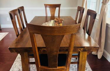 Bright Home for Family and Groups with Patio - Foto 5