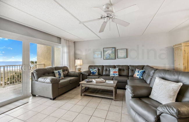 Convenience Direct Oceanfront Condo with Private Balcony by RedAwning - Photo 18