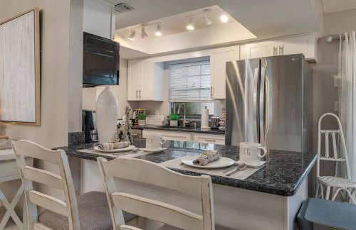 King Bed Suite, Fireside Hot Tub, Gameroom - Foto 10