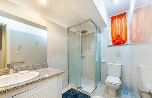 Trilocale in centro con parcheggio gratuito 4 persone - Foto 12