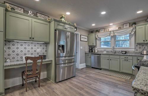 Peaceful Renovated Home with Deck on Half Acre! - Foto 12