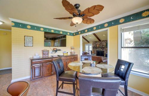 Spacious Arkansas Abode with Balcony and Fire Pit! - Foto 6