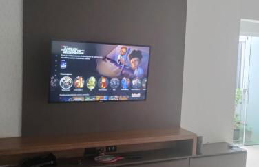 Quarto com ar e banheiro estacionamento e Wi-Fi - Foto 9