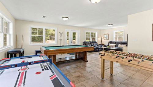 Expansive Lakefront Home with Private Dock - Foto 3, Game Room