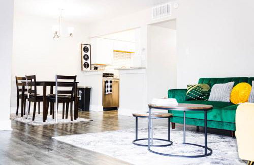 Walk to AT&T Stadium , Globelife from Cozy 2bd/ba Apartment - Photo 1