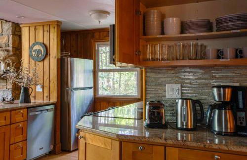 Gorgeous Chalet in the Poconos w/ Hot Tub! - Foto 10