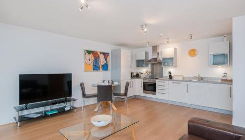 The Vizion serviced apartments from Pincott Properties - free parking, private balcony, and WiFi - Foto 4