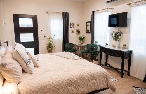 Downtown Boise Sunset Ave Romantic Private Suite - Photo 10