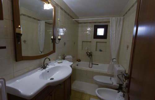 Tranquil Infinity Pool Getaway (private jacuzzi and steam bath, pool, garden, sea and city views) - Foto 5