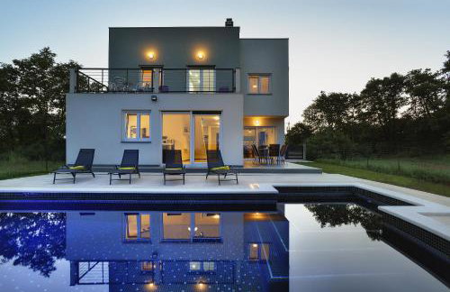 Holiday Home Dvori - Foto 1