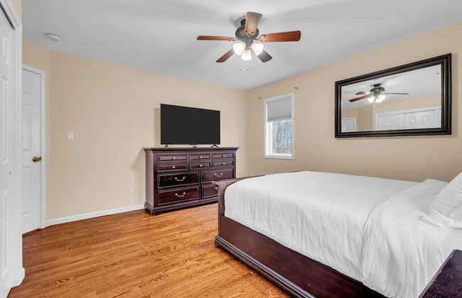 Cozy Private Home W Fireplace Outdoor Kitchen - Photo 13