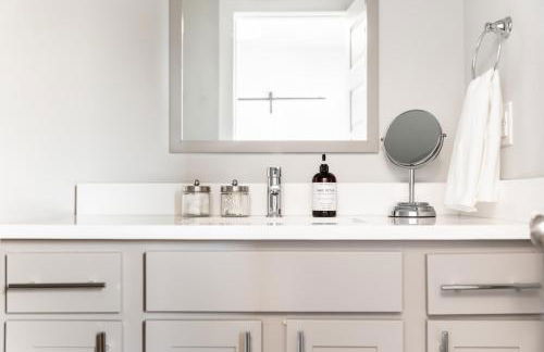 STAR Retreat Townhome with Garage 3 miles to Downtown - Foto 42