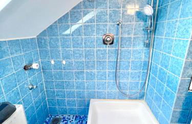 Sky Studio Apartment 1,5 Zimmer für 4 Leute Zentral 35qm S-Bahn Mercedes Benz - Foto 21