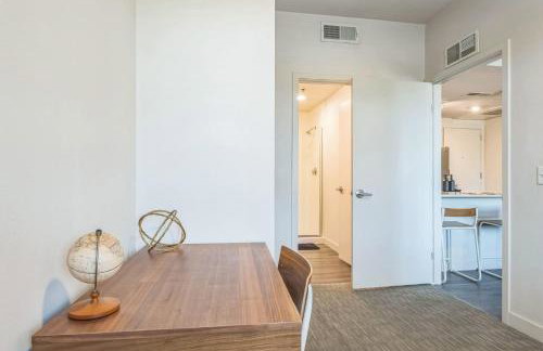 Chic and Modern Getaway with Gym 5 Min to Downtown - Foto 11