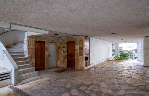 Stylish 2BR with Balcony, Northern Suburbs - Foto 26