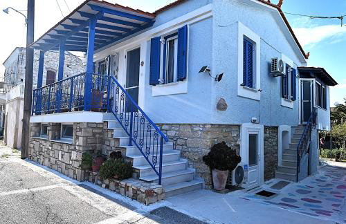 Dora's House - Photo 1