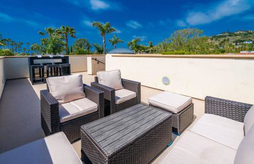 Mediterranean Beauty with Rooftop Deck and Views - Foto 65