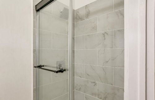 Game Room and Hot Tub Family Gem on Lake Hopatcong - Foto 17