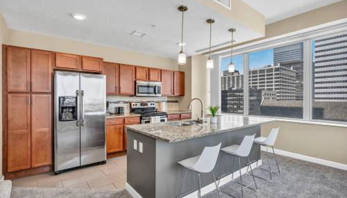 Luxury Condo w/ Lake Views! Center of Downtown - Foto 4