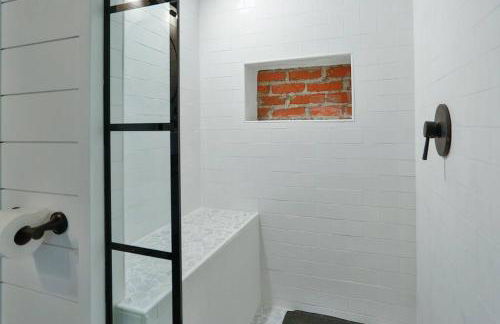 Steps to the HOF-Football Fans Dream Stay - Foto 16