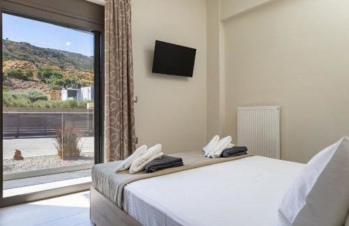 Chris and Stratos villa with private ecologic pool and kid's playground! - Foto 42