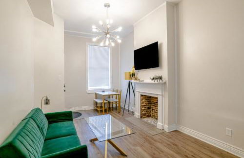 Newly Renovated Downtown Apartment in the Historic District, Quiet Street! - Photo 2