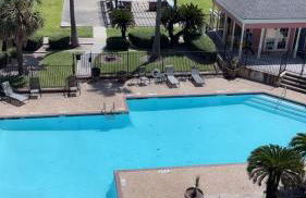 Sun-Kissed Stays - Photo 4