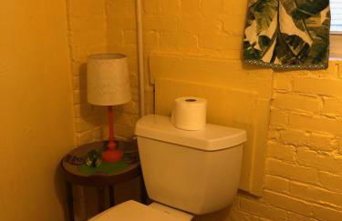 Rustic BEACH FRONT Basement Apt, Pet Friendly Wi-Fi apts - Foto 10