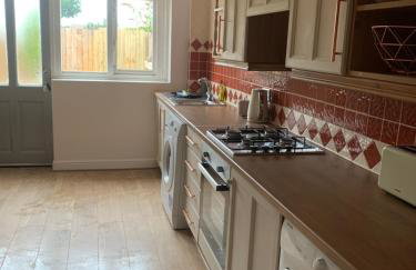 The Snug, ideal for sporting events and city breaks, hidden nook in the Heart of Newcastle, with parking, Wifi, Smart Tv, close to all local travel links - Foto 30