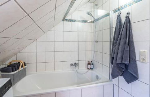 Stilvolle Dachgeschosswohnung - Foto 11