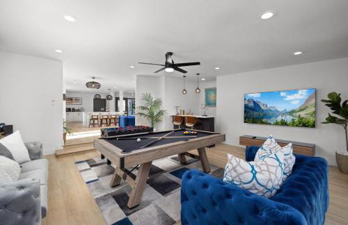 NEW Lux 5BR Villa Near Disney, Knotts, LA, OC with Hot Tub & Games - Photo 39