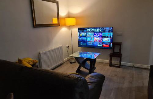 Whole House - 4 Bedrooms - Parking - Sleeps 8 - Foto 6