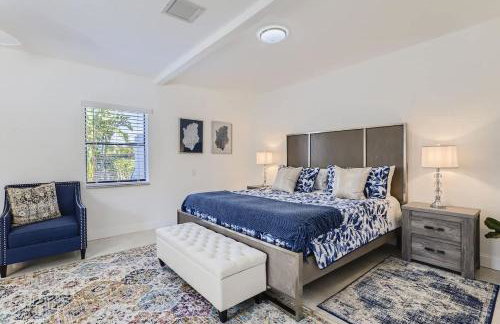 Ridgeway Villa - Revel in Sunlit Living with Backyard Gazebo & Pool - Foto 7