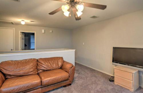 Quiet Arlington House with Yard near Joe Pool Lake! - Foto 13