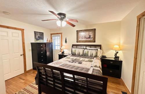 Cabin-Home in Maggie Valley NC-with Heating & AC, WiFi, Fireplace, Full Kitchen - Foto 10