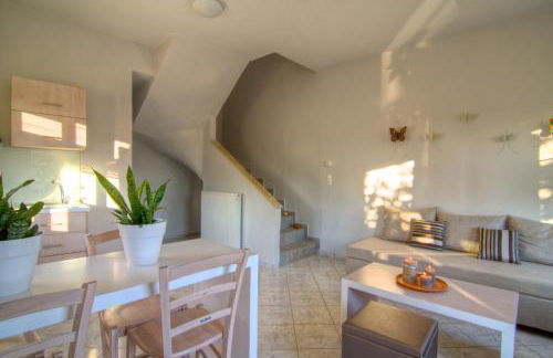 Antigoni Villa, Spacious Nature Retreat with Pool, By ThinkVilla - Foto 30