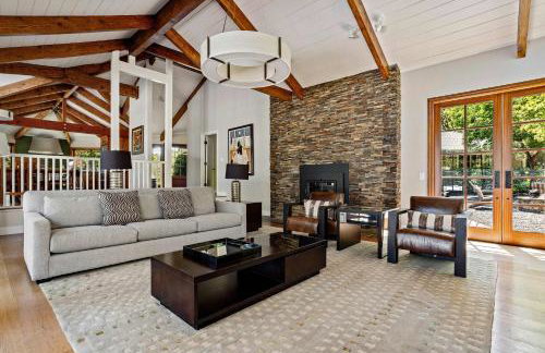 10 Acre Estate with Views Teahouse and Pickleball Court - Foto 13