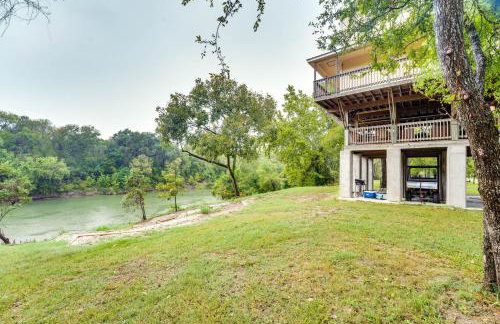 Riverfront Cuero Vacation Home with Spacious Deck! - Foto 28