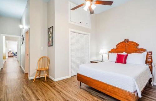 Penthouse on Claiborne - Foto 12