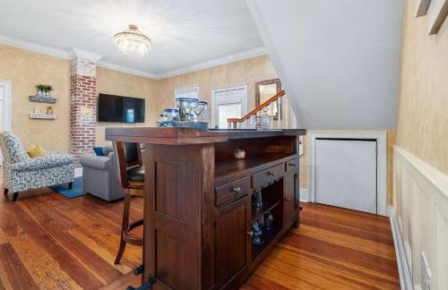 Secret Garden Hideaway l Walk to DNTN l Sleeps 8 - Foto 16