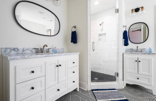 Peaceful & Spacious Modern Home - Lake Views! - Foto 12