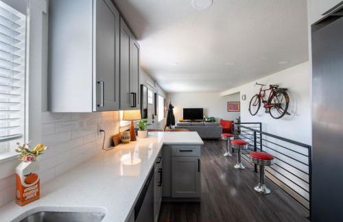 Mid-Century Modern Home - Hot Tub and Game Room - Foto 30