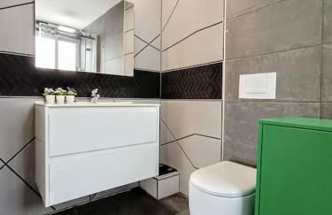 Spacious Studio by the University - Photo 24