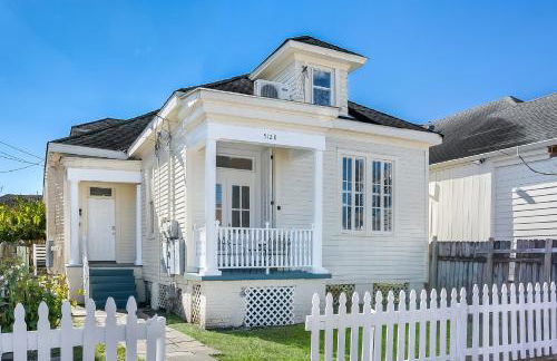 Uptown Spacious 4BD/3BA with Historic Charm - Foto 10