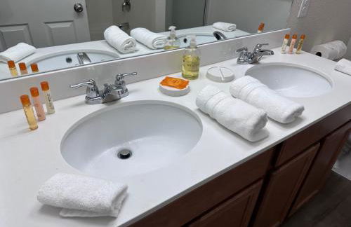 Perfect 4Bd with King Bed Vacation Home - Photo 42