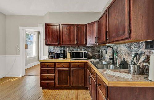 NEW! Fun & style Eastside MKE Best Day Townhouse - Foto 22