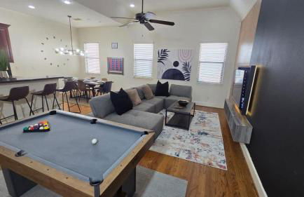 Game & Soak Retreat 3BR Private Jacuzzi Pool Table - Foto 60